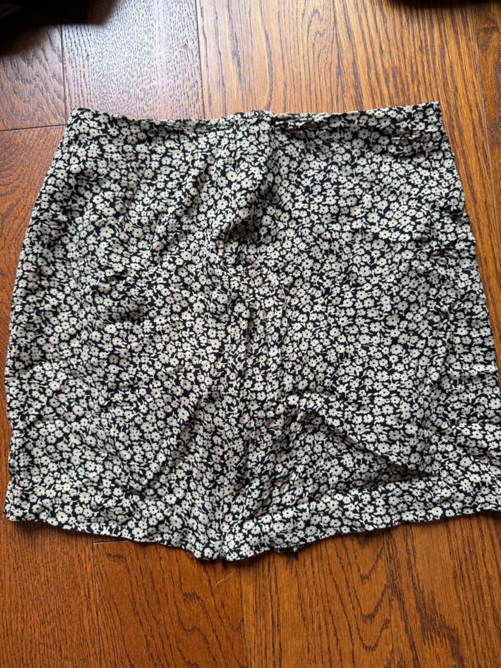 Vintage 90s 2000s Banana Republic Black and Cream/Tan Floral Mini Skirt size 2